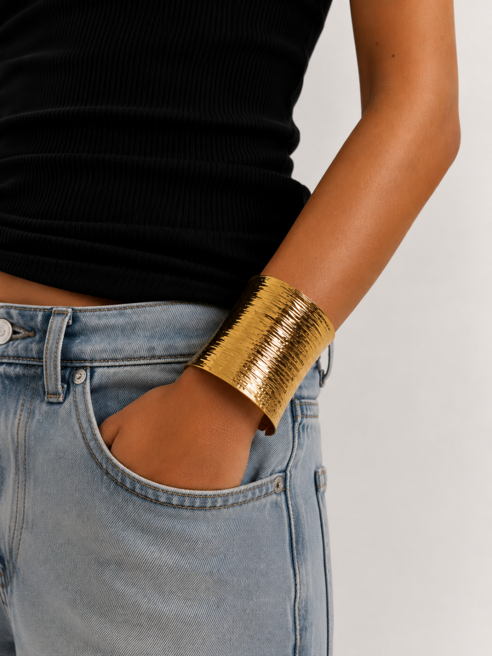 Bracelet Manchette Dorée Martelée, photo 1