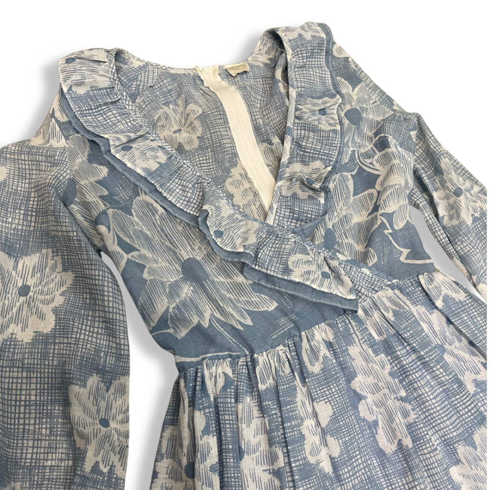 Robe bleue fleurie, photo 1